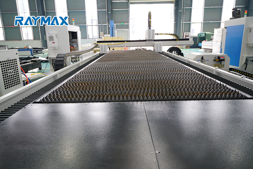 China 400 w 600 w preço barato da máquina de corte a laser cnc de chapa de metal