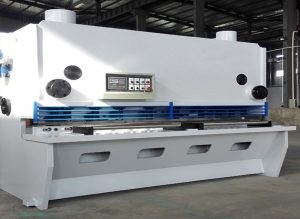 Máquina guilhotina hidráulica CNC exportada para o Chile
