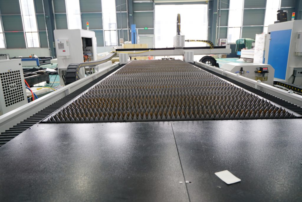 Máquina de corte a laser de fibra de chapa de aço de excelente rigidez para alumínio inoxidável